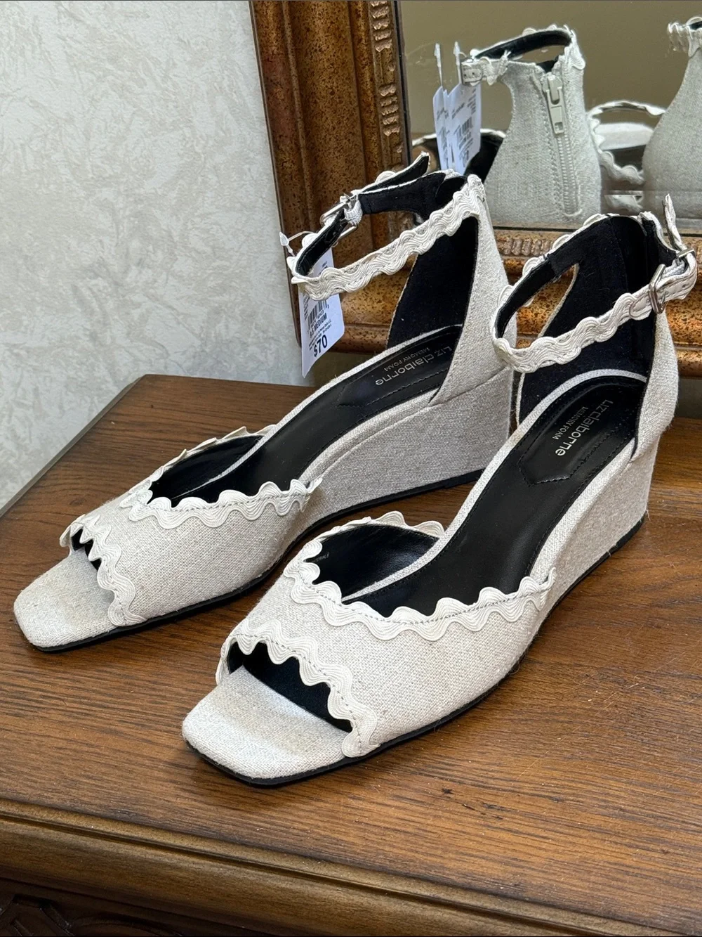 Liz Claiborne Babbler Cream Scalloped Ankle-Strap Wedge Sandals. Sz 9.5.